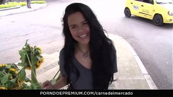 CARNE DEL MERCADO - Latina teen Selena Gomez picked up and facialized